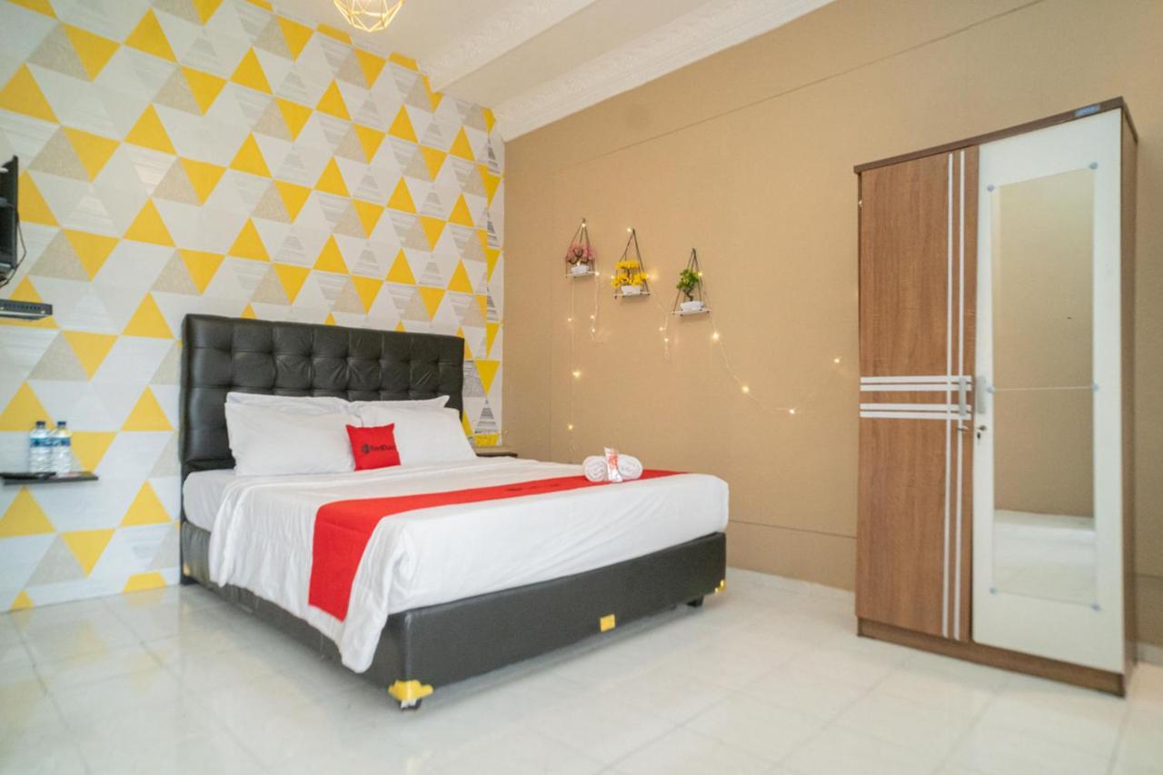 Hotel Reddoorz Near Taman Safari 2 à Bogor Extérieur photo