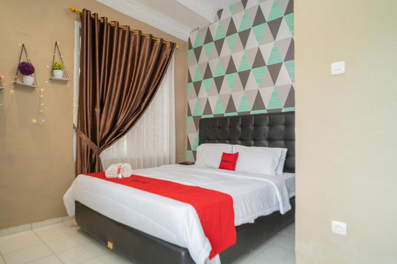 Hotel Reddoorz Near Taman Safari 2 à Bogor Extérieur photo
