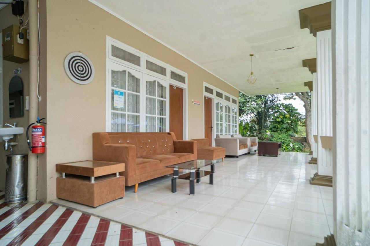 Hotel Reddoorz Near Taman Safari 2 à Bogor Extérieur photo