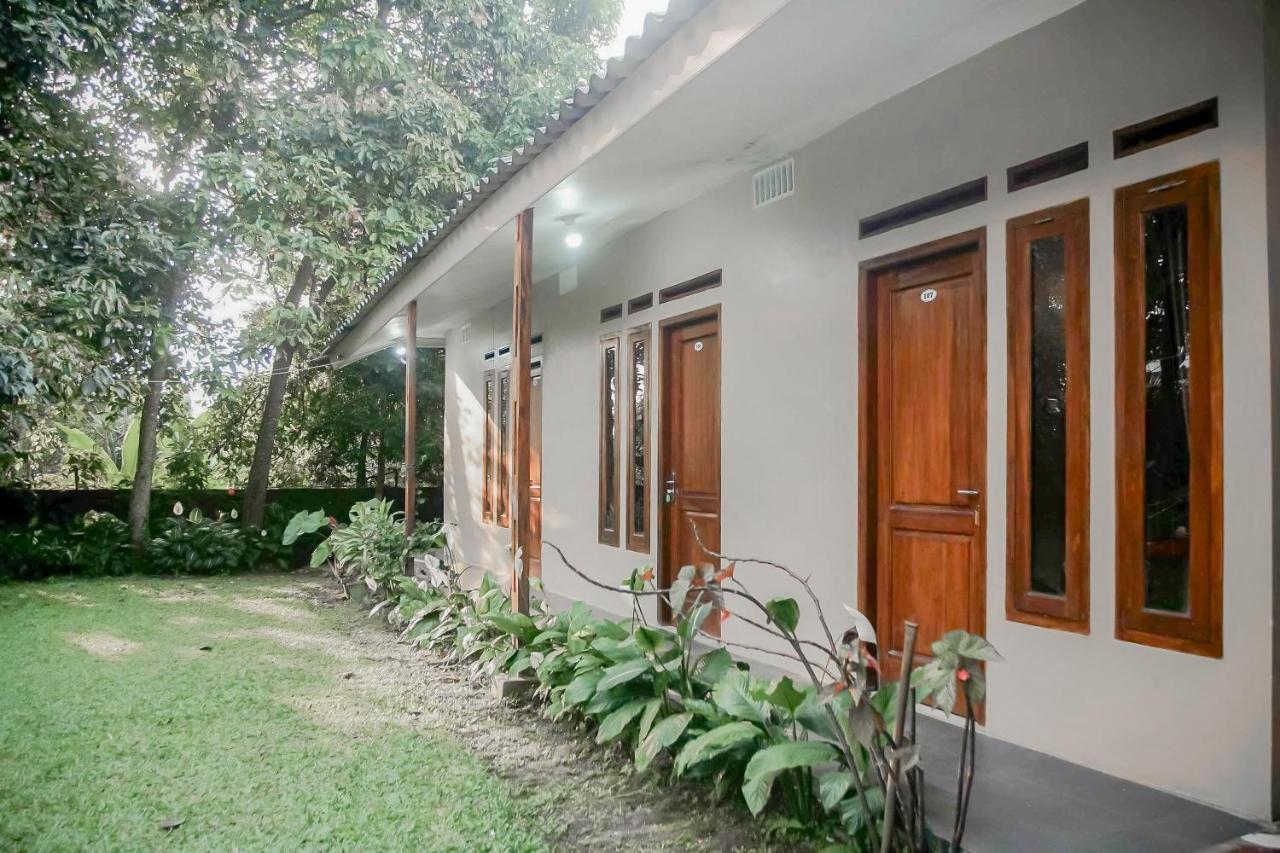 Hotel Reddoorz Near Taman Safari 2 à Bogor Extérieur photo